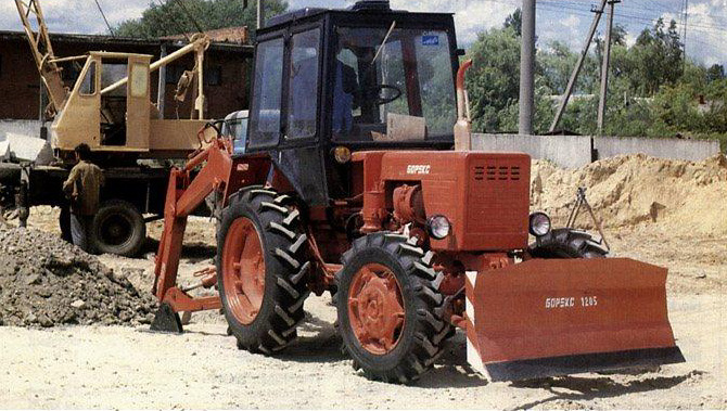 Small-size excavator-loader