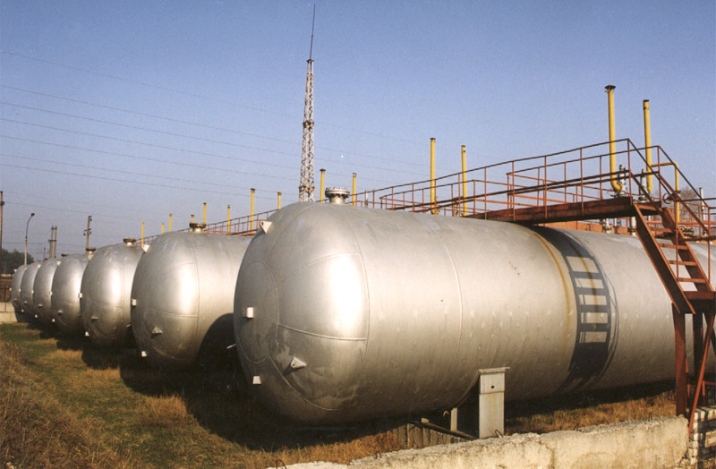 Storage facilties for condensed gas