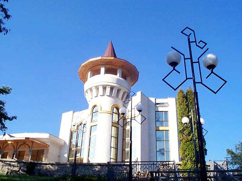 "BUDYNOK TVORCHOSTI VCHENYH" Hotel.